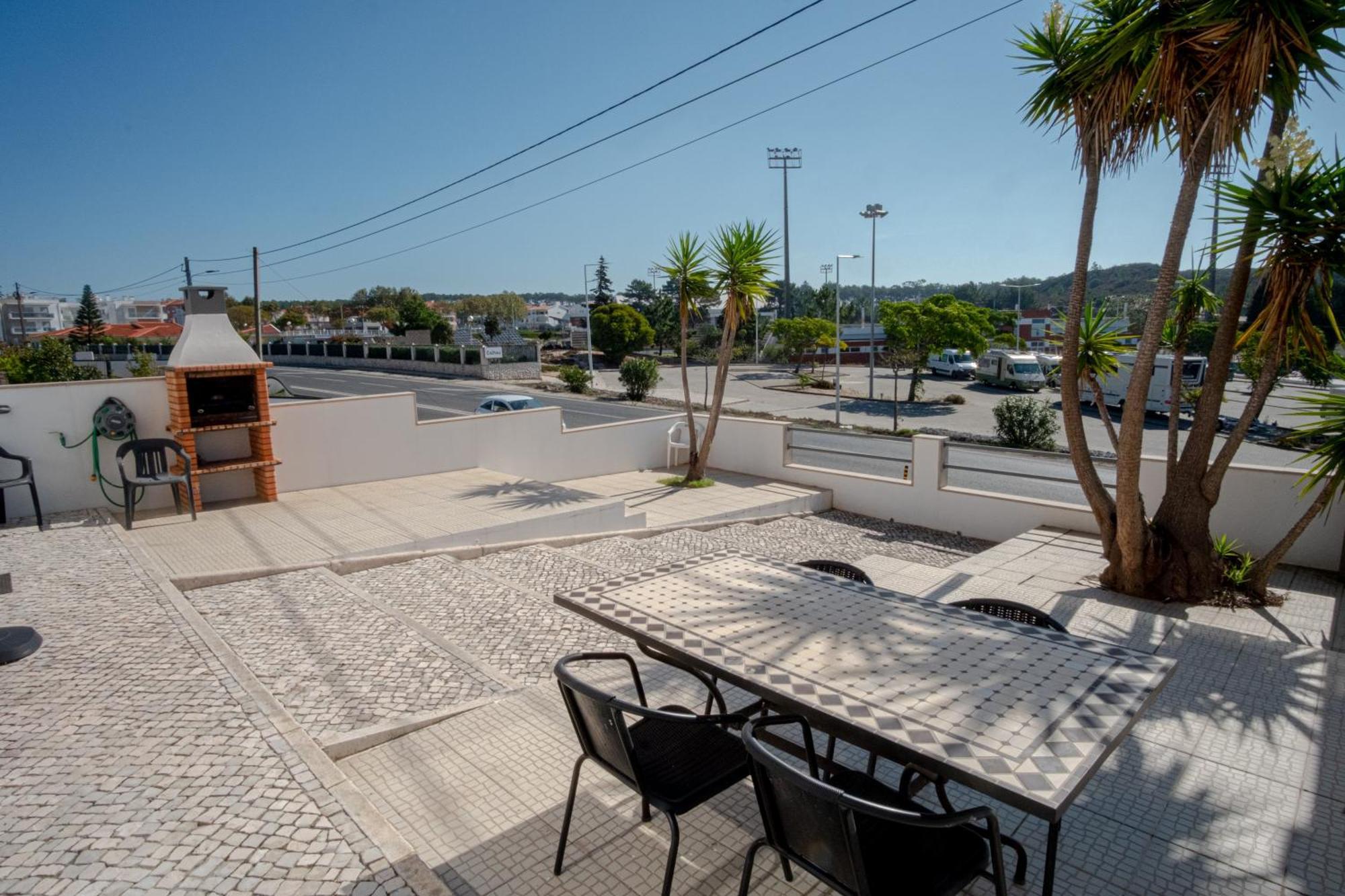 8 Rodrigues Family House - With Patio * Nazaré
